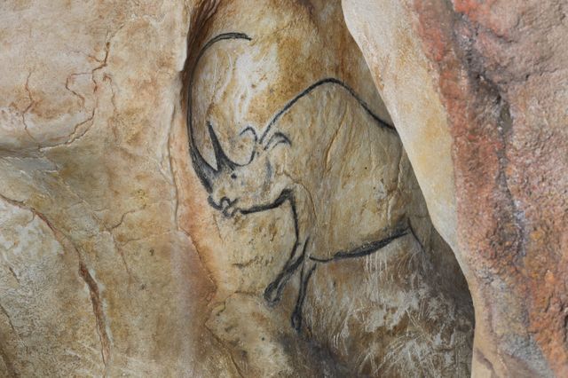 Rhiniceros dans la réplique de la grotte Chauvet