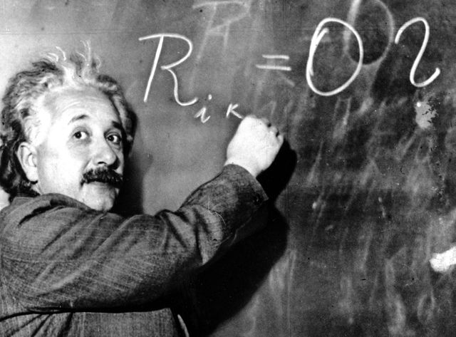 Albert Einstein écrivant une équation, une photo souvent détournée