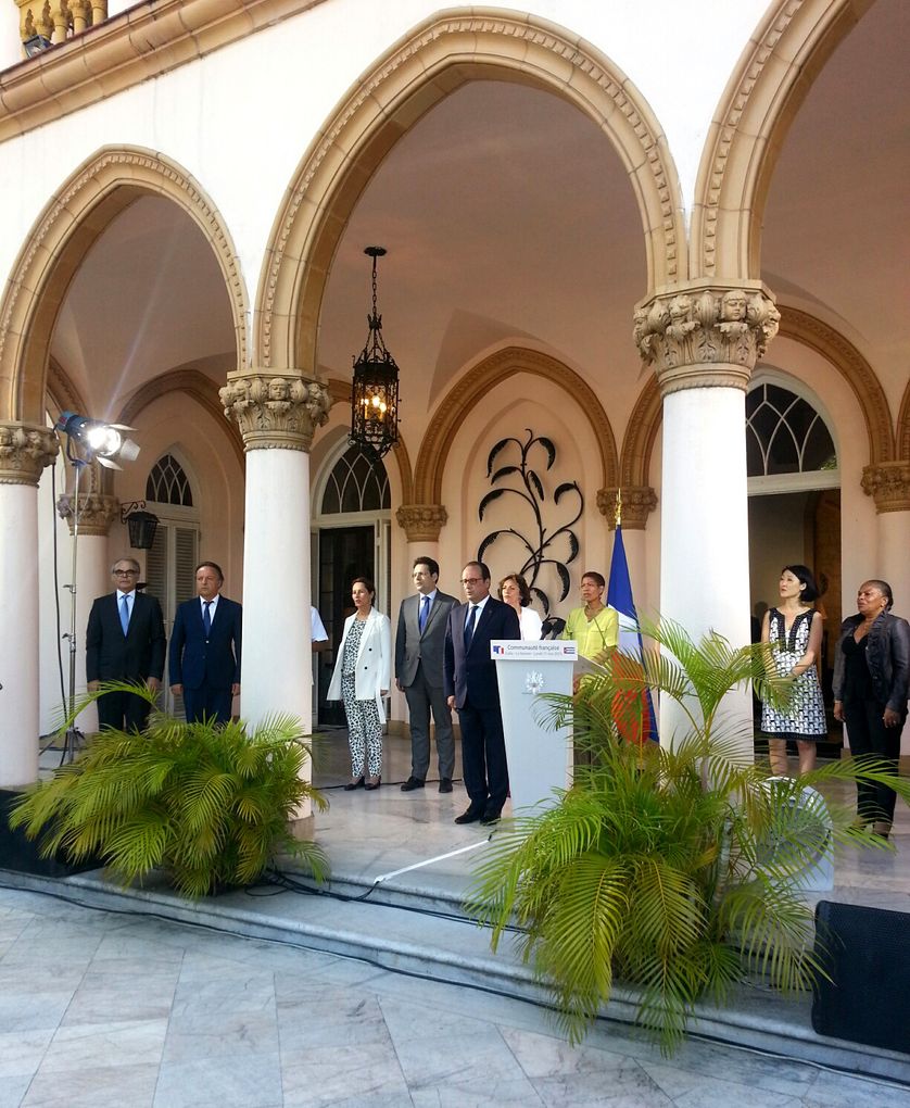 François Hollande après son discours devant les Français de Cuba à la résidence de l'ambassadeur, en mai 2015