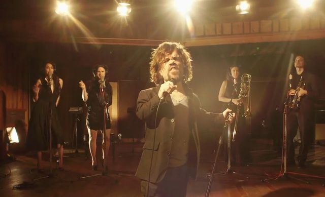 Tyrion devient crooner pour le Red Nose Day