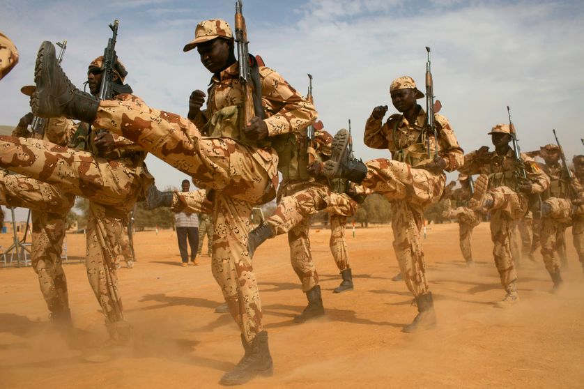 Séance d'entraînement de l'armée tchadienne, mars 2014 : grâce à son armée forte, le Tchad est devenu un parangon de stabilité d