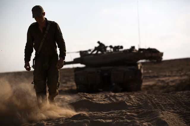 Soldat israelien à la frontière avec Gaza