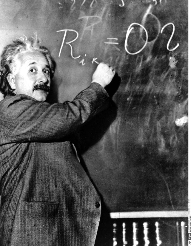 Albert Einstein écrivant une équation, une photo souvent détournée - Sipa, 1931