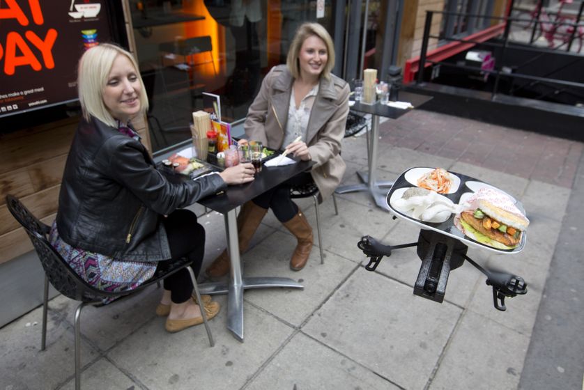 Démonstration de livraison de sushi par drone, à Londres, en 2013