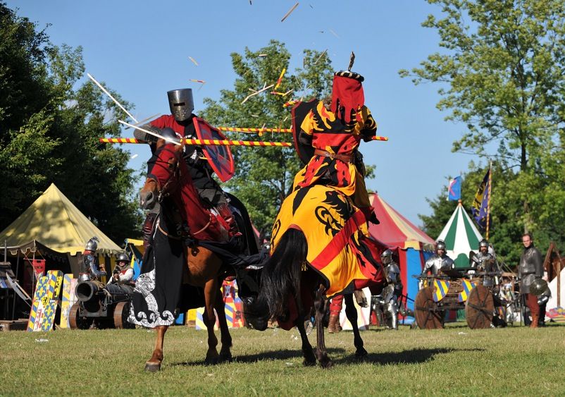 joute de chevaliers aux grandes médiévales d'Andilly