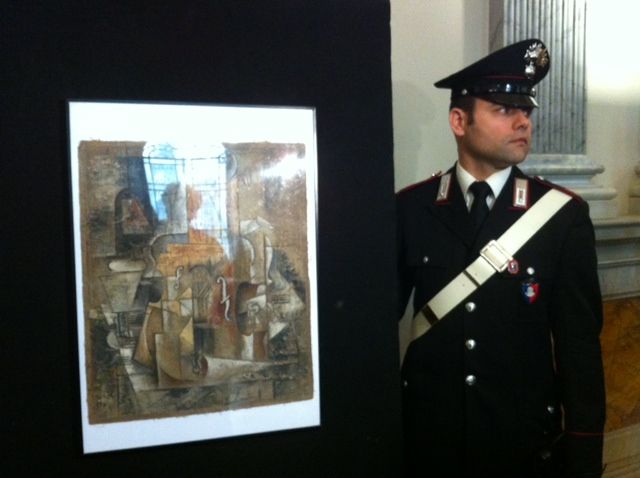 Le tableau "Violon et bouteille" de Picasso, retrouvé en 2014 par les carabiniers