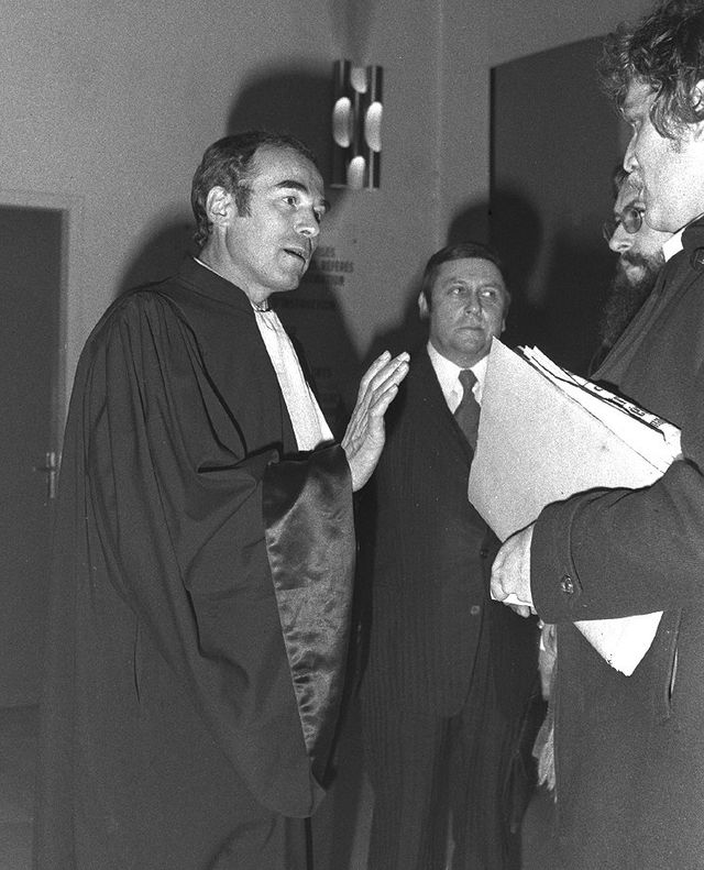Robert Badinter lors du procès de Patrick Henry qui avait enlevé et tué le petit Philippe Bertrand (1977)