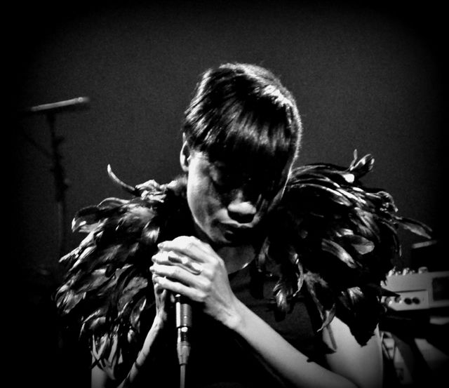 Nico & the red shoes