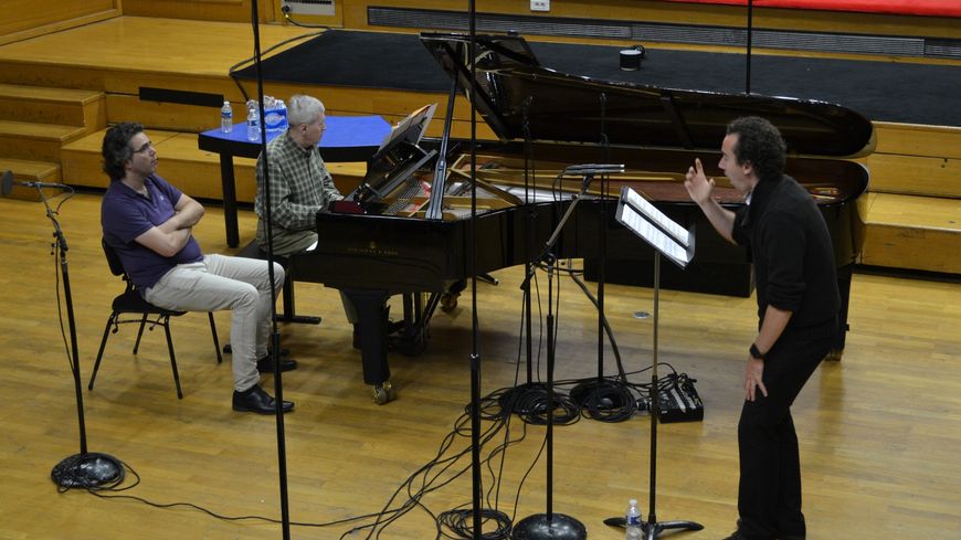 Christian Ivaldi (pianiste) et Cyrille Dubois (ténor) au studio 106 de la Maison de la radio (Paris), le 03/06/2015 © France Musique - Flora Sternadel