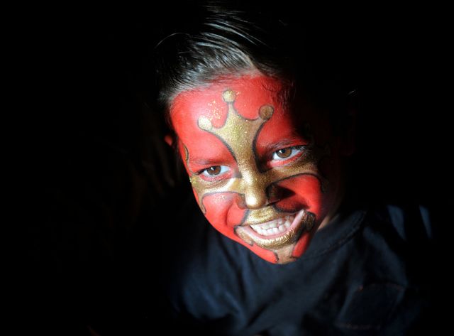 Enfant aux couleurs de l'Occitanie