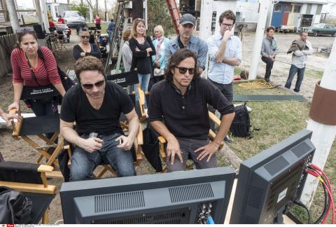 Sur le tournage de "True Detective" : à gauche, Nic Pizzolatto, créateur et scénariste, à droite Cary Fukunaga, réalisateur.