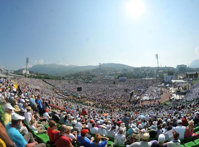 Messe dans le stade de Sarajevo