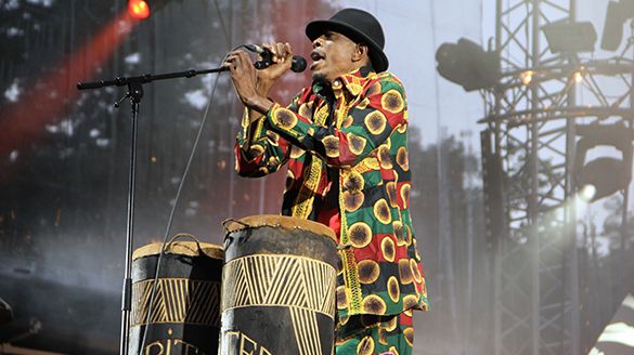 Jupiter & Okwess International au festival Rio Loco / guillaume Schnee