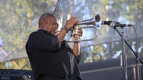 Hugh Masekela au festival Rio Loco 2015 / Guillaume Schnee
