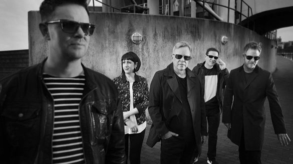 New Order en 2015 : Bernard Summer, Stephen Morris, Gillian Gilbert, Phil Cunningham, et Tom Chapman