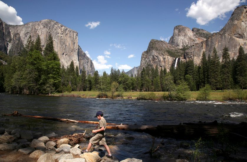 Yosemite Park, E-U, selon John de Graaf* les américains n'y passent plus que 8h par an contre 2 jours la décennie passée......