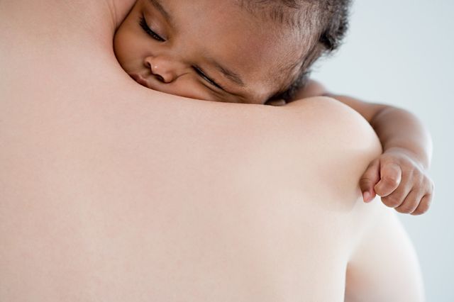 Une mère et son enfant adopté