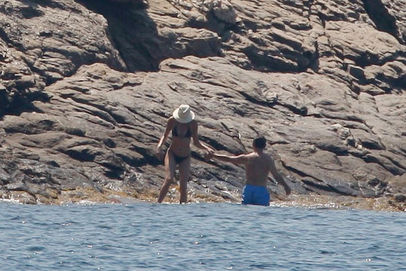 L'ancien président Nicolas Sarkozy et son épouse Bruni-Sarkozy en vacances, 1 août 2009
