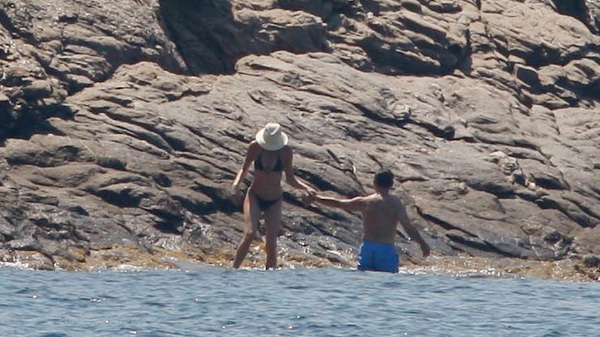 L'ancien président Nicolas Sarkozy et son épouse Bruni-Sarkozy en vacances, 1 août 2009