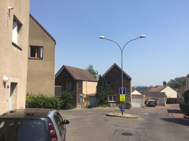 Les Vignes Blanches, à Jouy-le-Moutier - Architecte : Lucien Kroll