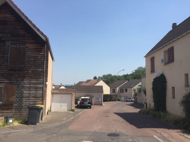 Les Vignes Blanches, à Jouy-le-Moutier - Architecte : Lucien Kroll