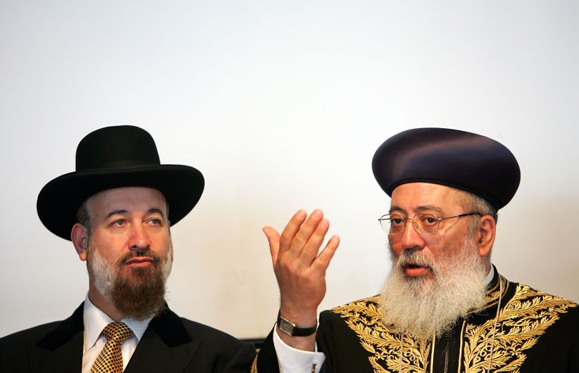 Israel's Sephardi Chief Rabbi Shlomo Amar (R) attends a news conference with Ashkenazi Chief Rabbi Yona Metzger at the Ciampino