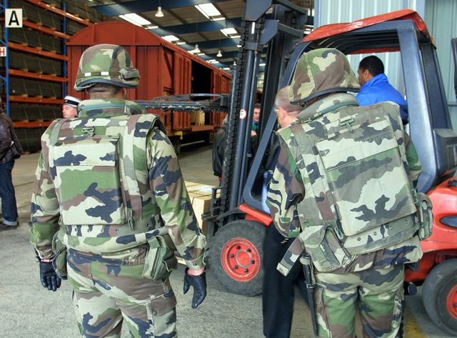 L'armée française prend des mesures d'urgence pour mieux sécuriser ses sites de munitions