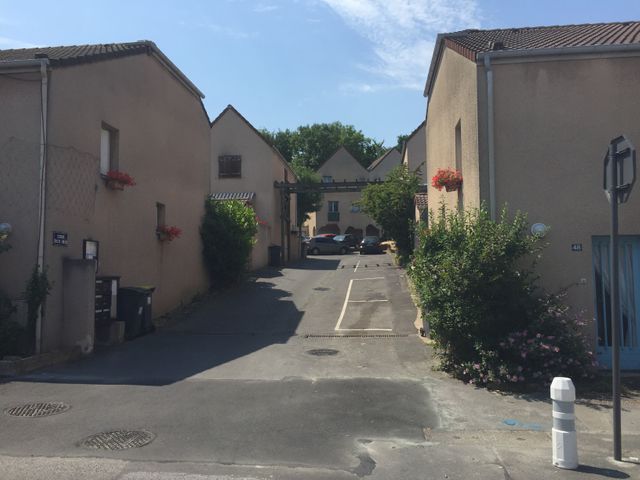 Les Vignes Blanches, à Jouy-le-Moutier - Architecte : Lucien Kroll