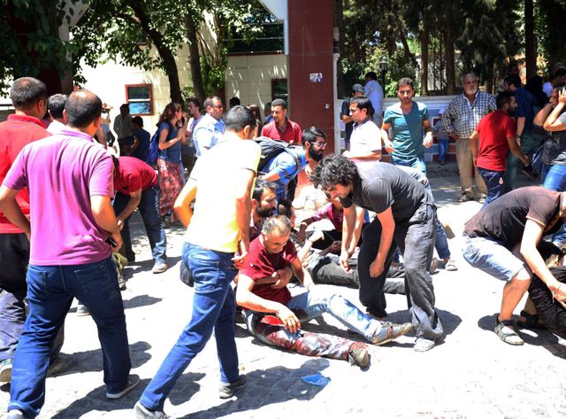 L'explosion, très forte, s'est produite vers midi dans le jardin d'un centre culturel de Suruç, au sud du pays