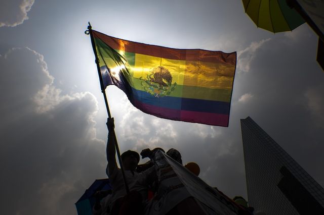 Une cour suprême au Mexique reconnaît l'adoption des couples gays