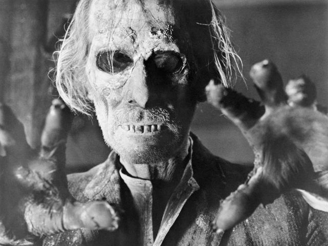 Peter Cushing, Les contes de la crypte 1972