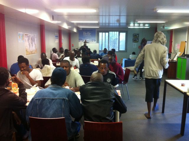 Dîner des migrants au centre Emmaüs de Vincennes