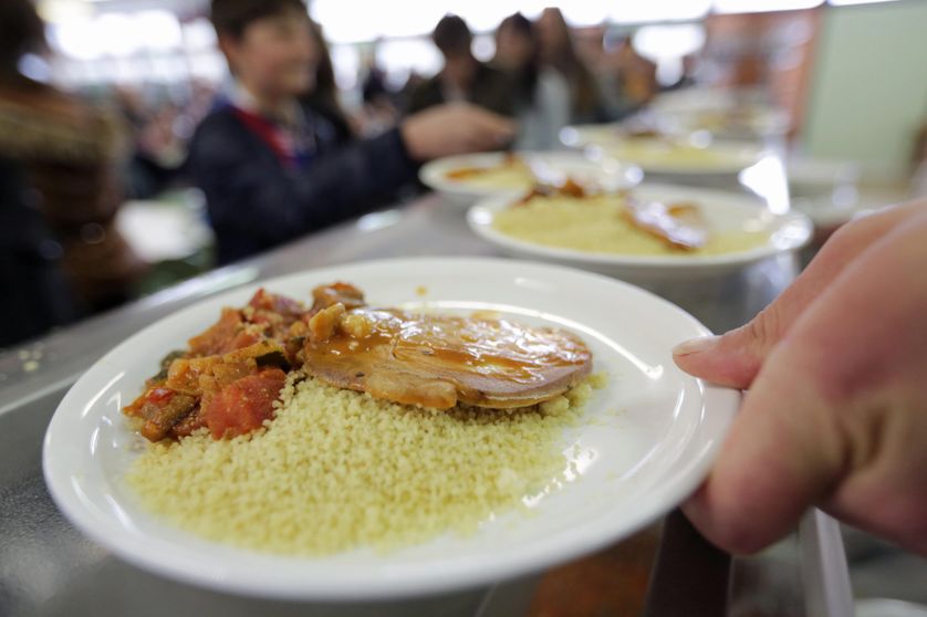 Service de restauration scolaire à Hennebont, dans le Morbihan.
