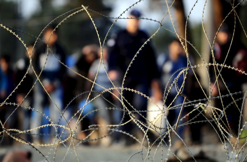 Clôture de fils barbelés à la frontière entre la Macédoine et la Grèce, 1er septembre 2015