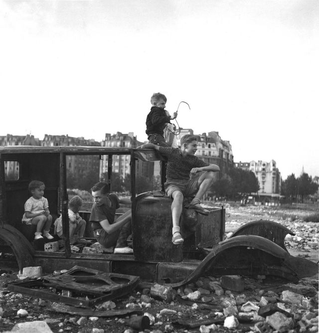 La voiture qui a fondu - Robert Doisneau - 1944