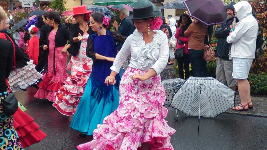 La pluie n'a pas rafraîchi l'ardeur des danseuses
