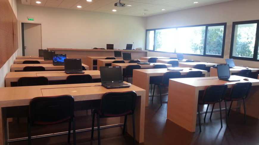 La salle des ventes au marché au cadran de Plérin