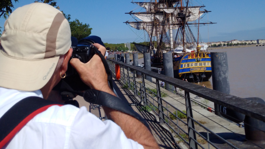 De nombreux photographes venus à Bordeaux immortaliser l'Hermione