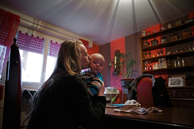 Visa pour l'image 2015 N°6 - Viviane DALLES : Devenir "mère ado"