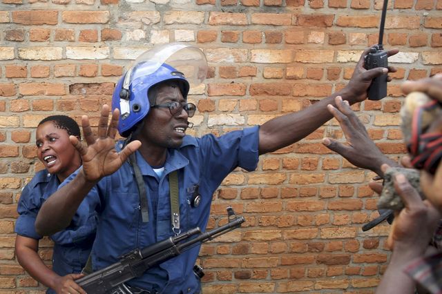 Visa pour l'image 2015 N°9 - GORAN TOMASEVIC : Burundi : 3 fois non