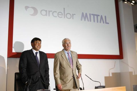 Les pdg de Mittal et Arcelor, au Luxembourg 26 juin 2006