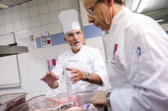 Gérard CAGNA, chef doublement étoile du Restaurant le Relais Sainte Jeanne a Cormeilles en Vexin, Paris, 2013.