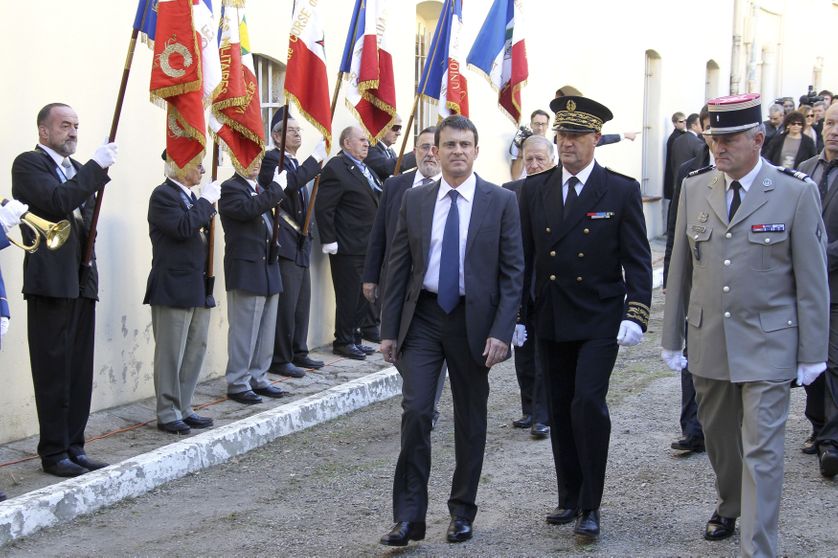 Le Premier Ministre Manuel Valls suivi du Préfet de Corse Patrick Strzoda, novembre 2012