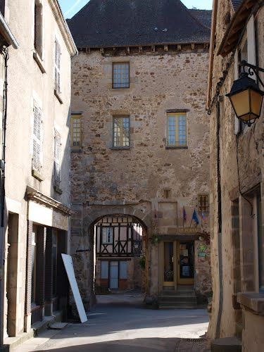 Saint Benoît du Sault, cité médiévale