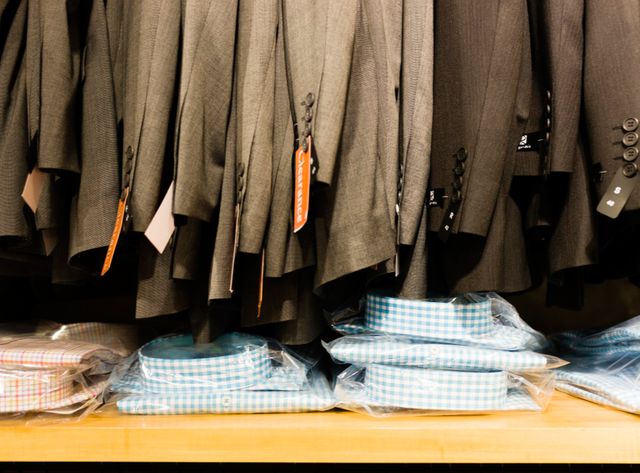 Vestes et chemises pour homme.