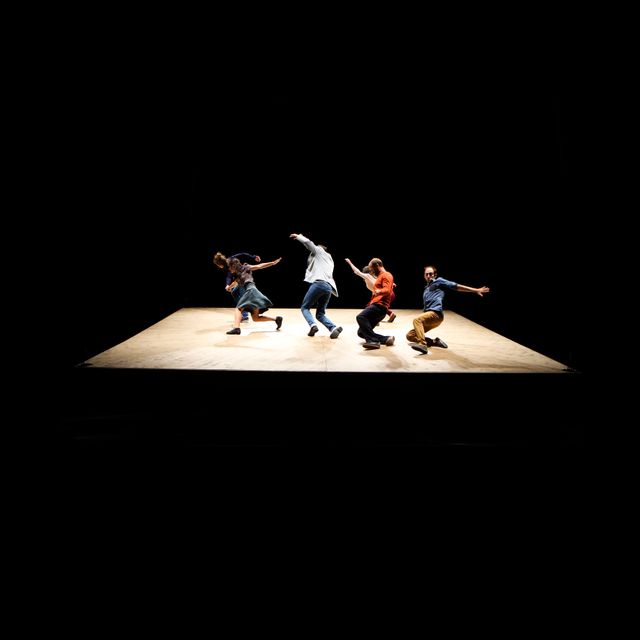 Celui qui tombe au Monfort Théâtre
