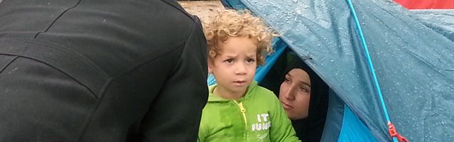 Des réfugiés syriens campent Porte de St Ouen