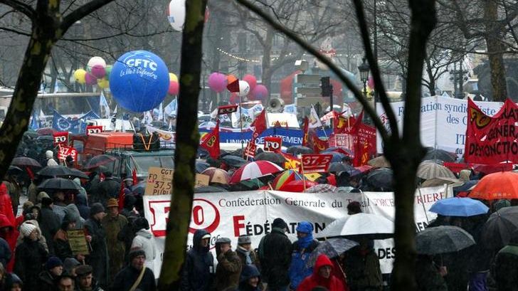 Manifestation nationale contre les réformes sur le système de retraite précaire, fev 2003 (Paris)