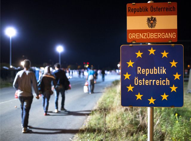 Des migrants arrivent à la frontière austro-hongroise