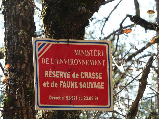 Plaque signalant une réserve de chasse à Fanlac en Dordogne